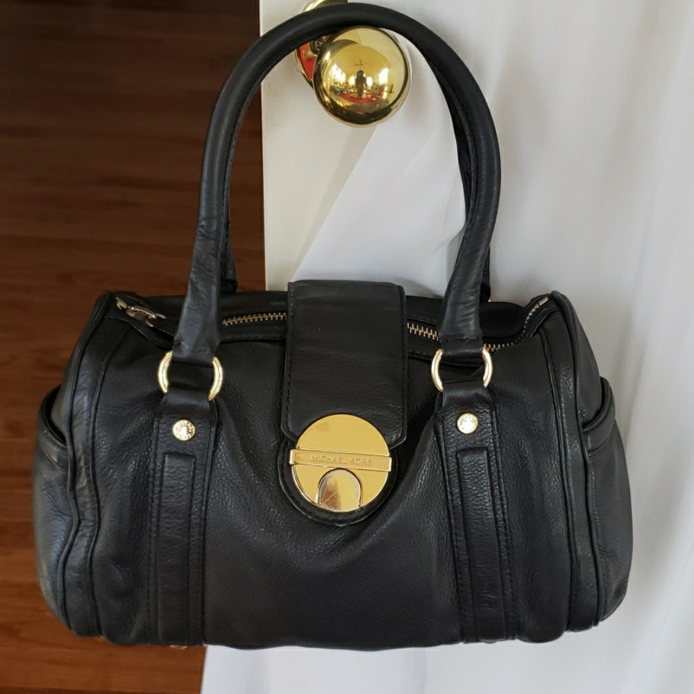 Micheal Kors black leather Hand/Shoulder bag. - Picture 1 of 7